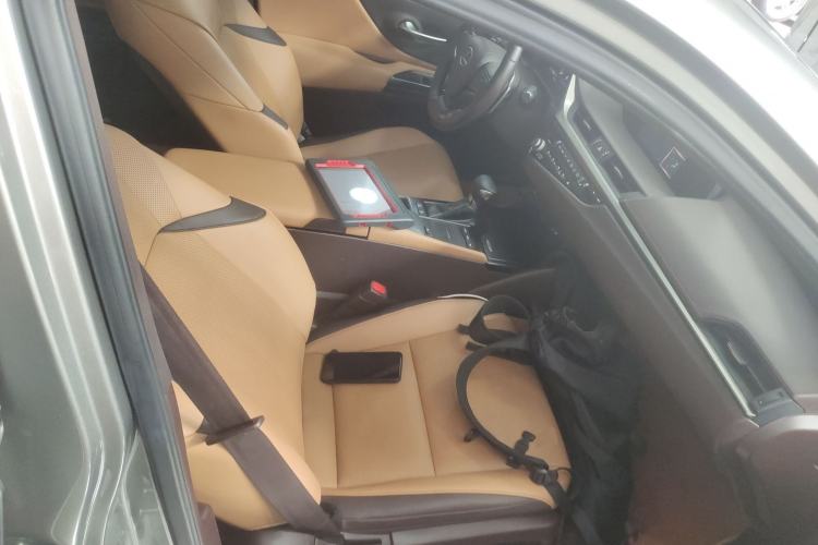 Used Lexus ES 2020 200 Excellence Edition
