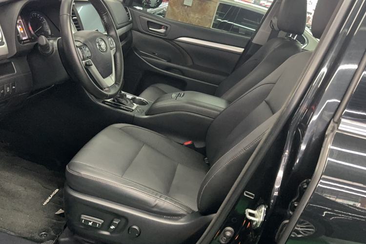 Used Toyota Highlander 2018 2.0T Four-Wheel Drive Prestige Version 7 Seats China V Emission Standard
