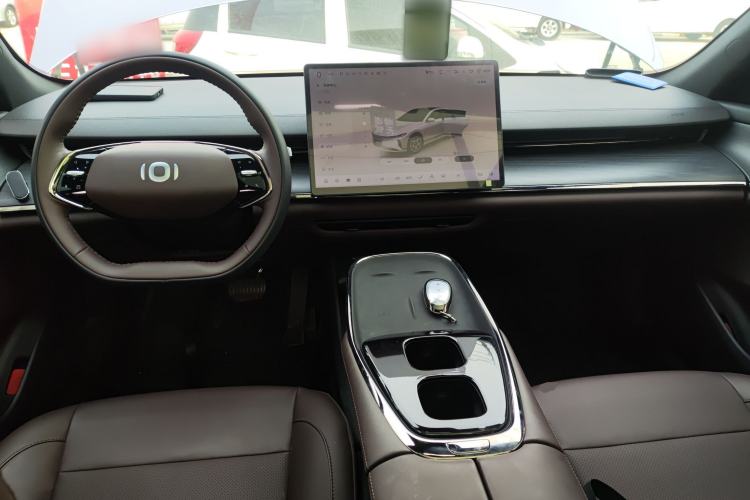 Used  A07 2025 All-Electric "Real Bargain" 525 Luxury Model