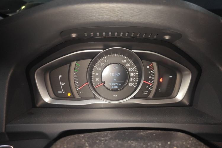 Used Volvo V60 2014 T5 Zhiyi Edition
