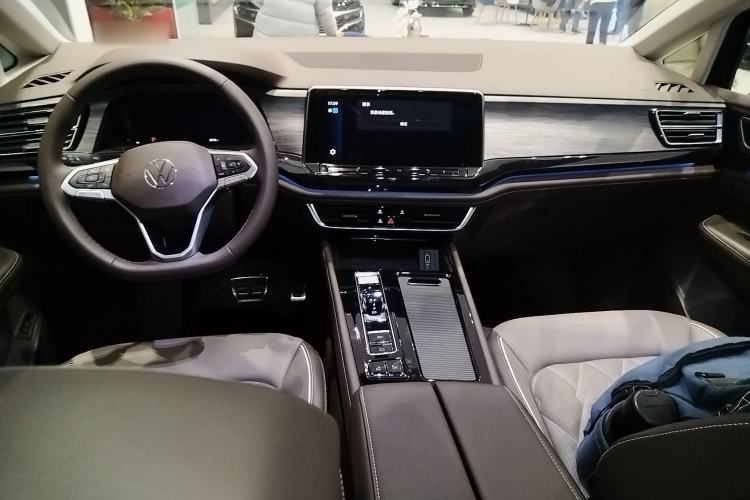 Used Volkswagen Viloran 2024 380TSI Premium Edition