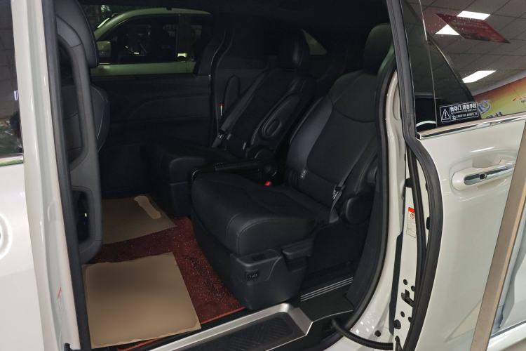 Used Toyota Granvia 2024 2.5L Hybrid Prestige PLUS Edition
