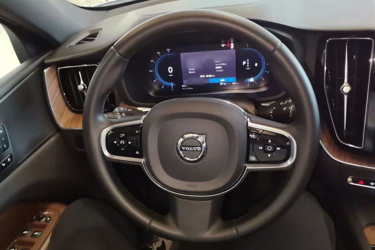 Used Volvo XC60 2023 B5 4x4 Smart Luxury Edition
