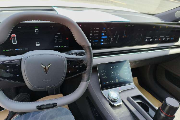 Used VOYAH PASSION 2024 PHEV Four-Wheel Drive Ultra-Long Range Executive Edition
