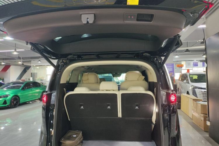 Used Denza D9 2025 DM-i Smart Drive 1020 Four-Wheel Drive Deluxe Model
