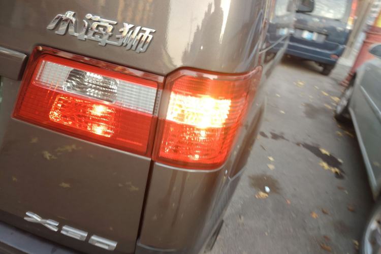 Used Jinbei Hiace X30 2023 1.5L Super-Comfortable Passenger Van 5/6/7-Seater Non-Air-Conditioned Version Model SWC15M
