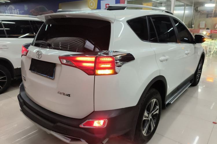 Used Toyota RAV4 2015 2.0L CVT Two-Wheel Drive Fashion Edition
