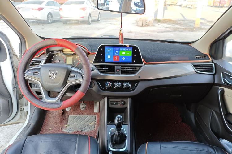 Used Baojun 310W 2017 1.5L Manual Fashion Model China V
