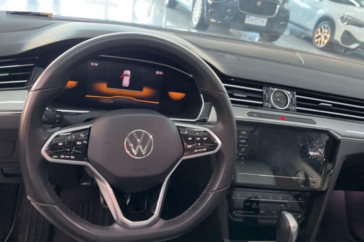 Used Volkswagen Magotan 2023 2 Million Units Limited Edition 330TSI DSG Leading Version
