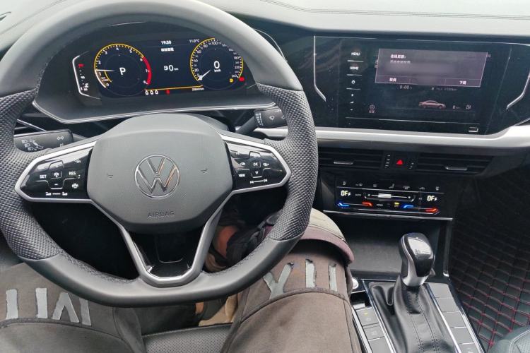 Used Volkswagen Passat 2024 380TSI Starry Dragon Edition
