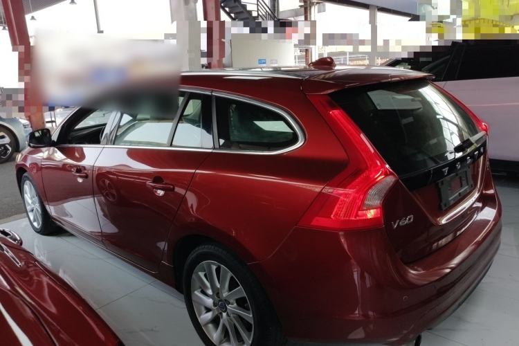 Used Volvo V60 2014 T5 Zhiyi Edition
