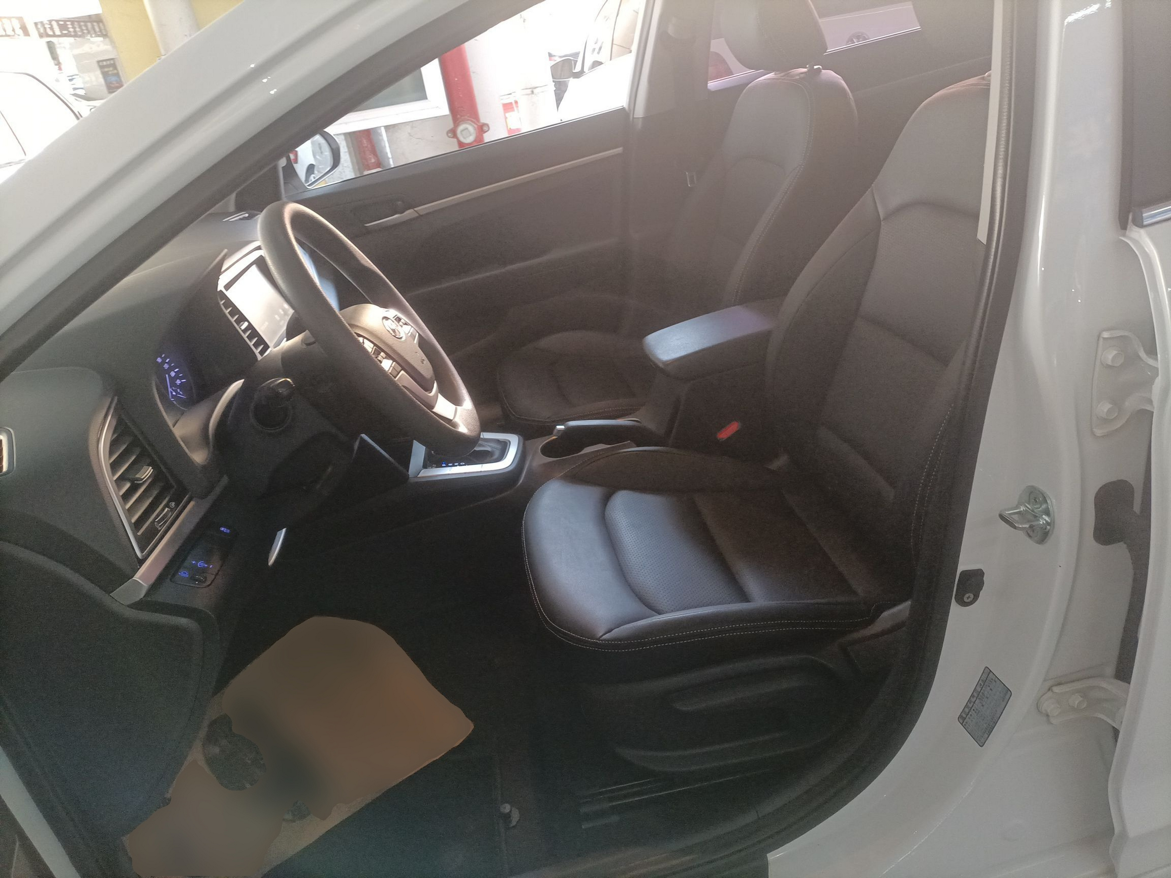 Переднее сиденье в автомобиле