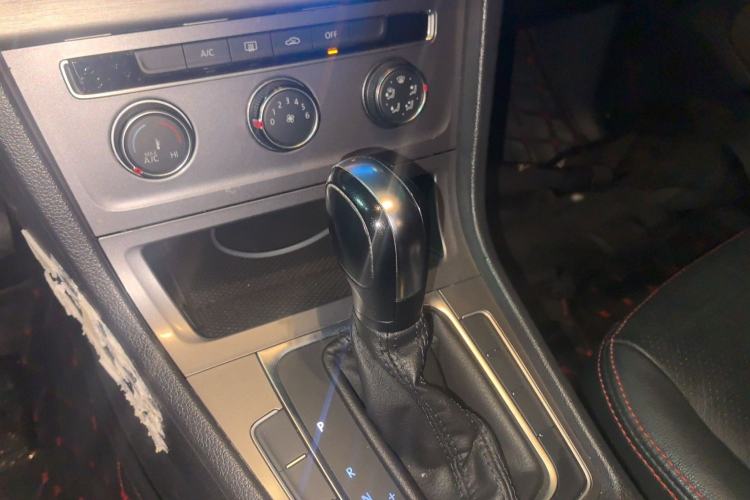 Used Volkswagen Golf 2014 1.6L Automatic Fashion Model
