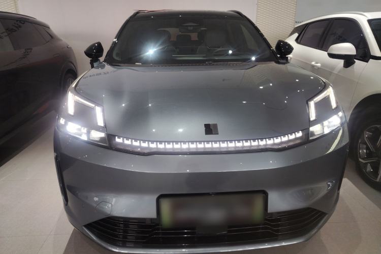 Used Lynk & Co 08 EM-P 2025 220 km All-Wheel-Drive Performance Halo