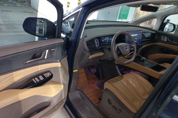 Used Denza D9 2022 EV 600 Four-Wheel Drive Prestige Model