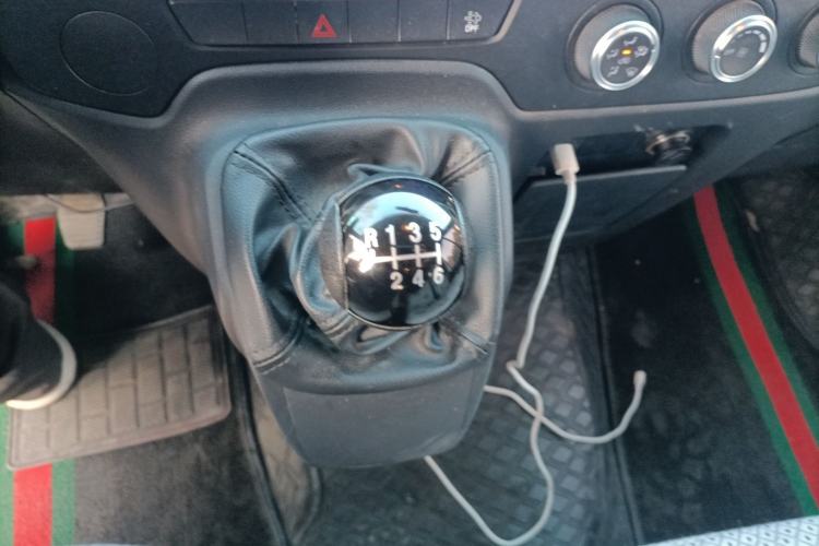 Used JMC Fushun 2023 2.0T Manual Short-Wheelbase Mid-Top Commercial Multi-Purpose 6-Seater Passenger Vehicle