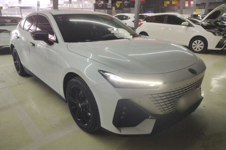 Used Changan UNI-V iDD 2023 ZhiDian iDD 1.5T 113km Smart & Fun Version
