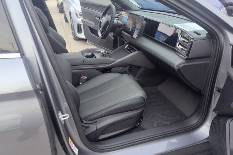 Used BYD Qin L 2025 DM-i Smart Drive 80KM Leading Model
