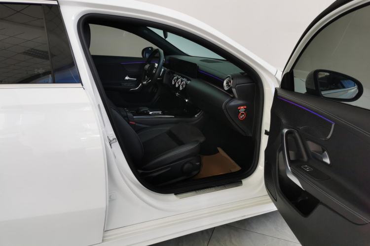 Used Mercedes-Benz A-Class 2022 Second Facelift A 200 L Sport Sedan Fashion Version
