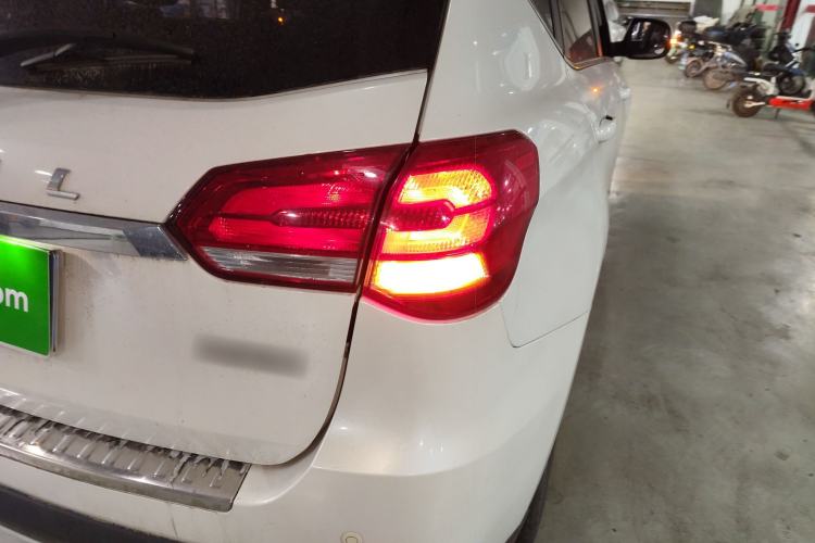 Used Haval H2 2018 Chuanxiang Edition Blue Badge 1.5T Dual-Clutch Two-Wheel Drive Fashionable Model