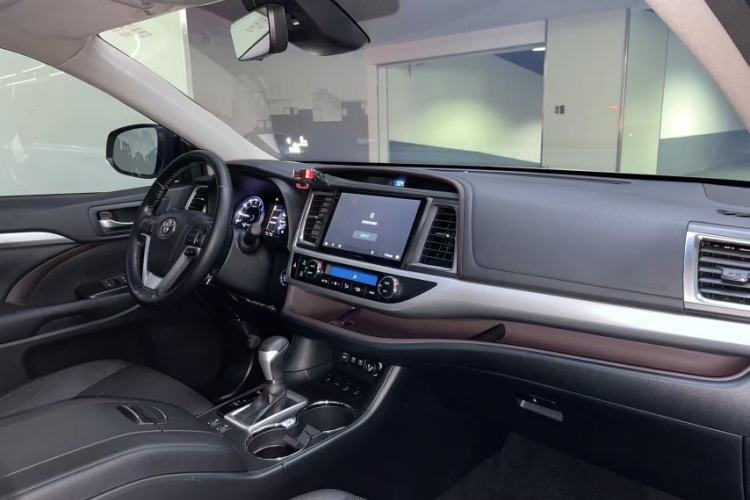 Used Toyota Highlander 2018 2.0T Four-Wheel Drive Prestige Version 7 Seats China V Emission Standard
