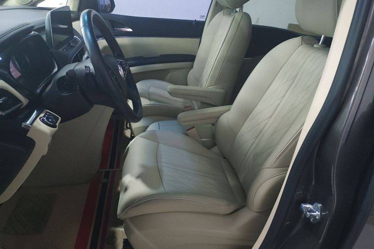 Used Buick GL8 2023 Facelifted Land Cruiser Executive Luxury Version
