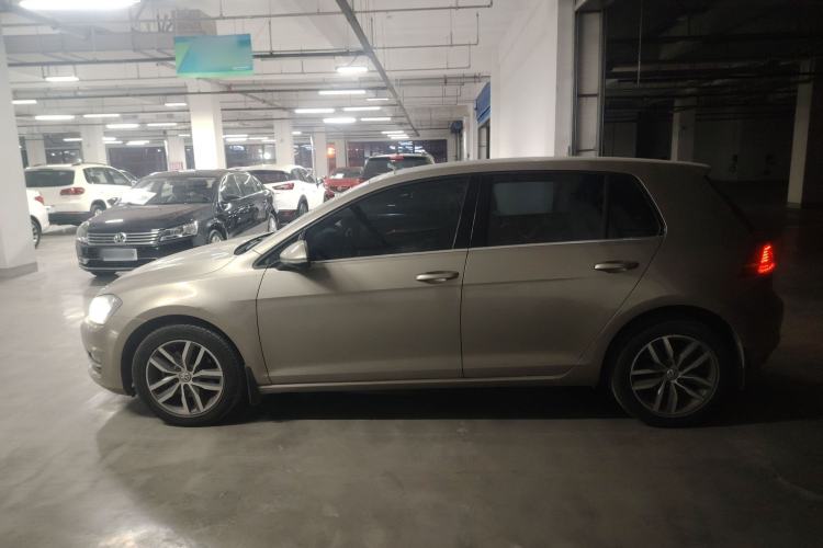 Used Volkswagen Golf 2016 230TSI Automatic Luxury Version
