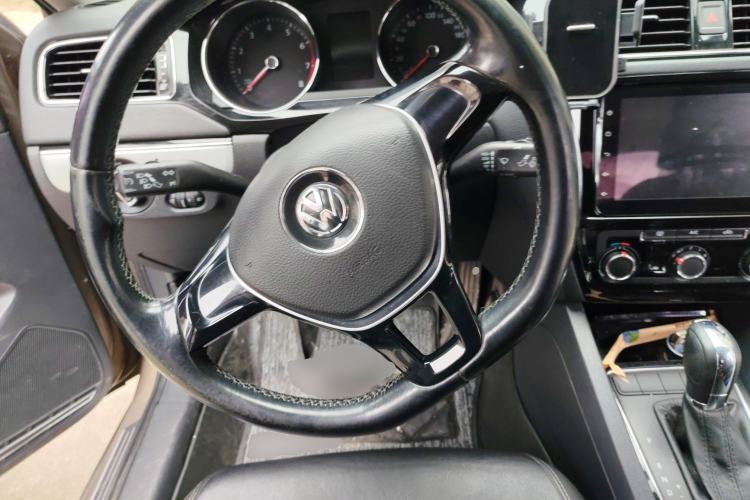 Used Volkswagen Sagitar 2015 1.6L Automatic Comfort Model
