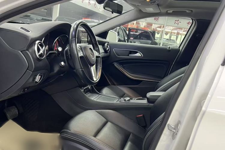 Used Mercedes-Benz GLA 2015 GLA 220 4MATIC Fashion Model