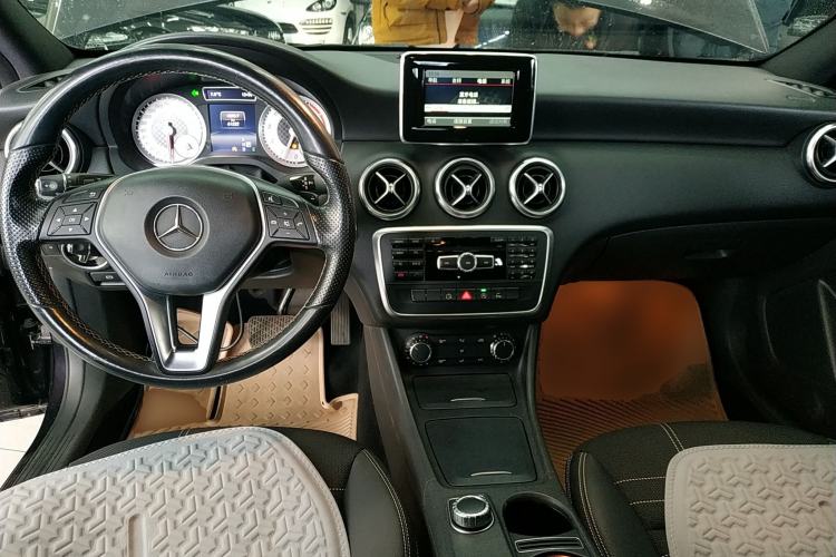Used Mercedes-Benz A-Class (Import) 2015 A 200 Fashion Model
