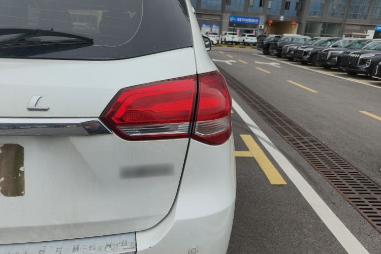 Used Haval H2 2018 Chuanxiang Edition Blue Badge 1.5T Dual-Clutch Two-Wheel Drive Fashionable Model