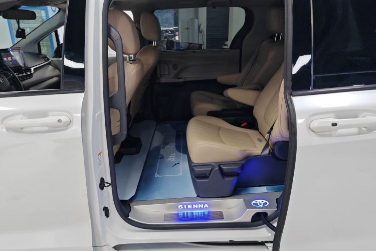 Used Toyota Sienna 2023 2.5L Hybrid Comfort Edition
