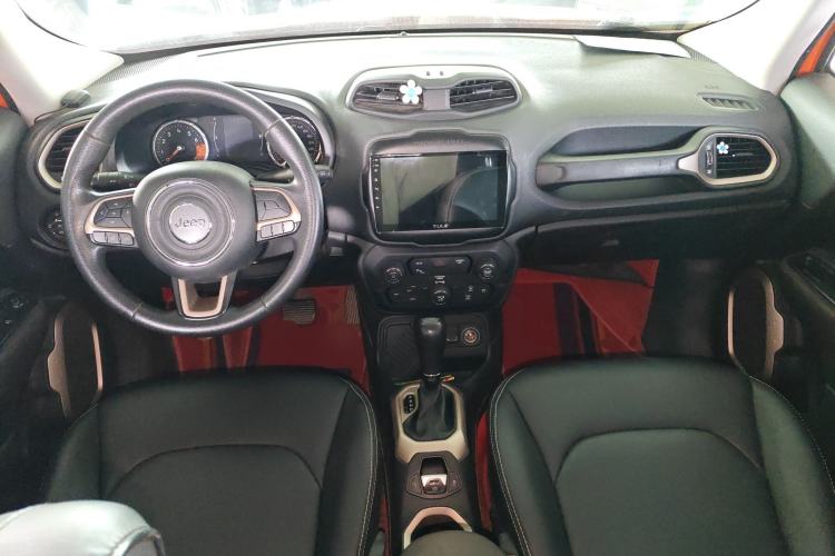 Used  Renegade 2018 Connected Large Screen Version 180T Automatic High-Energy Edition
