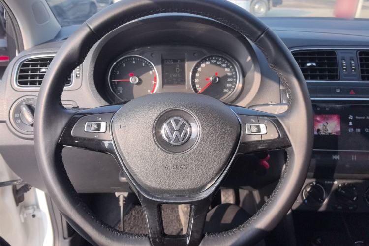 Used Volkswagen Polo 2016 1.6L Automatic Comfort Model
