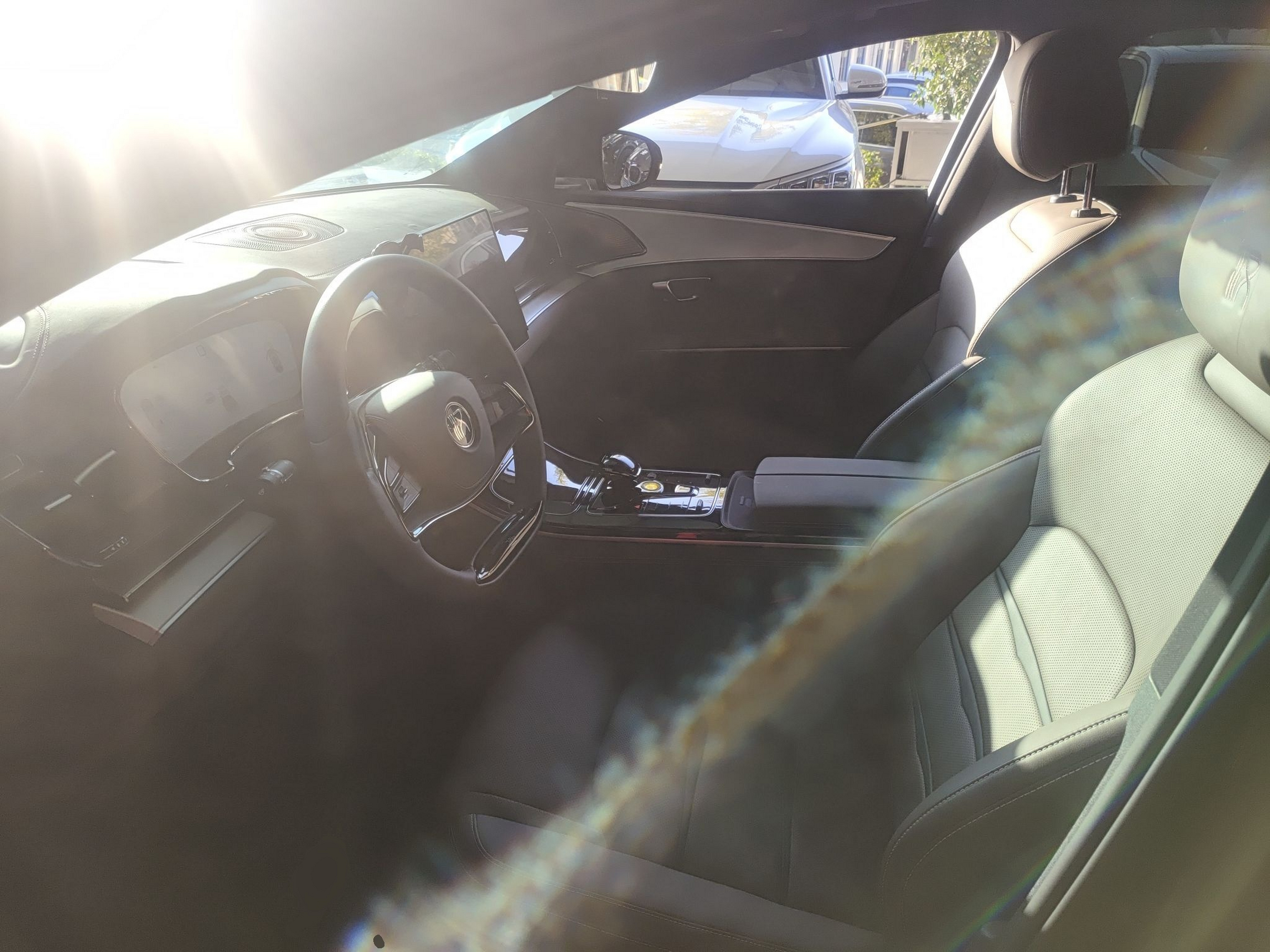 Переднее сиденье в автомобиле