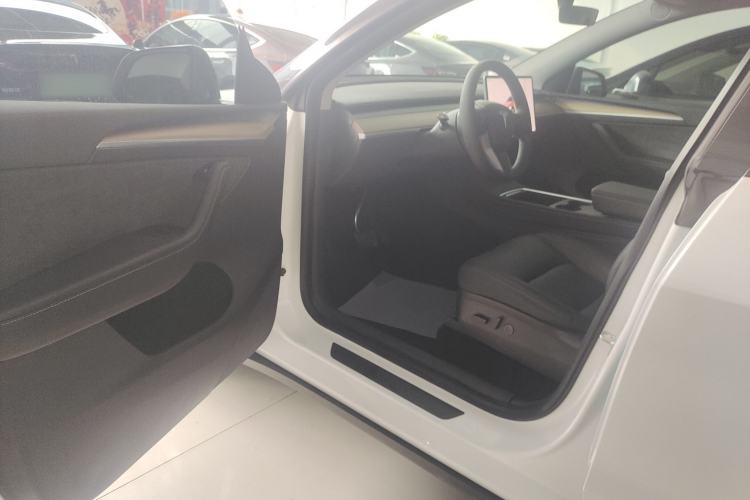 Used Tesla Model Y 2022 Rear-Wheel-Drive Version
