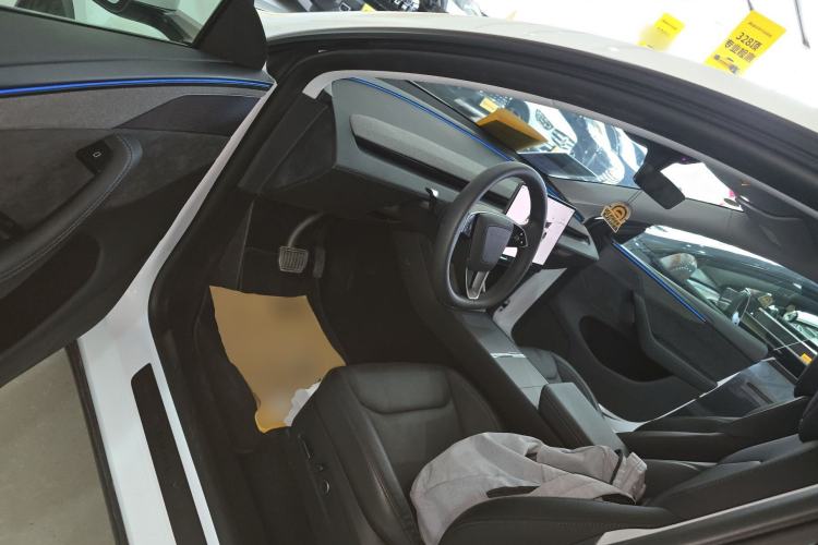 Used Tesla Model Y 2025 Long-Range All-Wheel-Drive Version