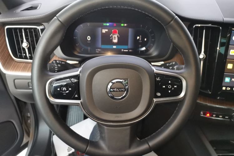 Used Volvo XC60 2025 B5 Four-Wheel Drive Smart & Advanced Luxury Edition
