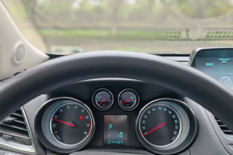 Used Buick Encore 2015 1.4T Automatic Two-Wheel Drive Urban Elite Version
