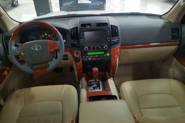 Used Toyota Land Cruiser 2015 4.0L V6 Middle East Low-Trim Version
