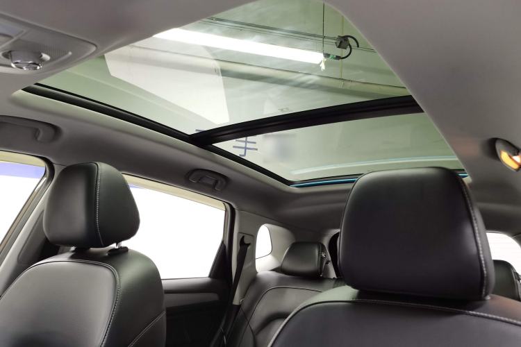 Used Roewe RX5 2016 20T Two-Wheel Drive Automatic Internet Smart Edition
