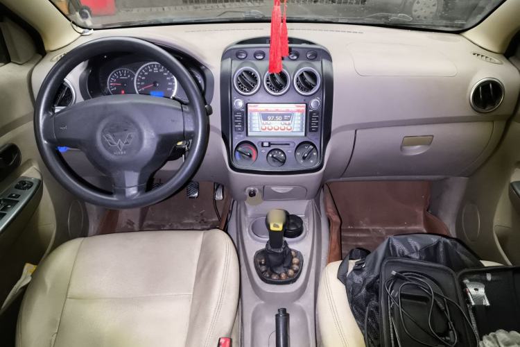 Used Wuling Hongguang 2013 1.2L S Comfort Model China IV Standard
