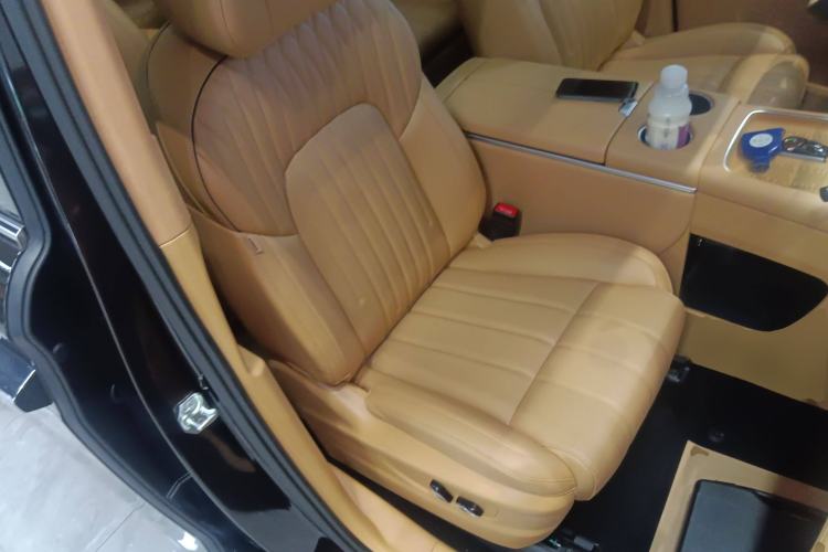 Used VOYAH Dream 2025 PHEV Four-Wheel-Drive Flagship Kunpeng Edition
