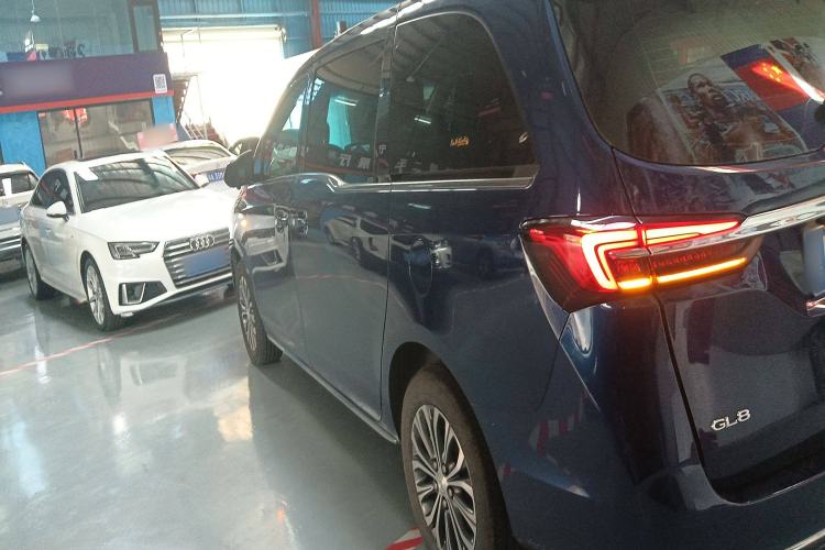 Used Buick GL8 2023 Land Executive Class Comfort Model
