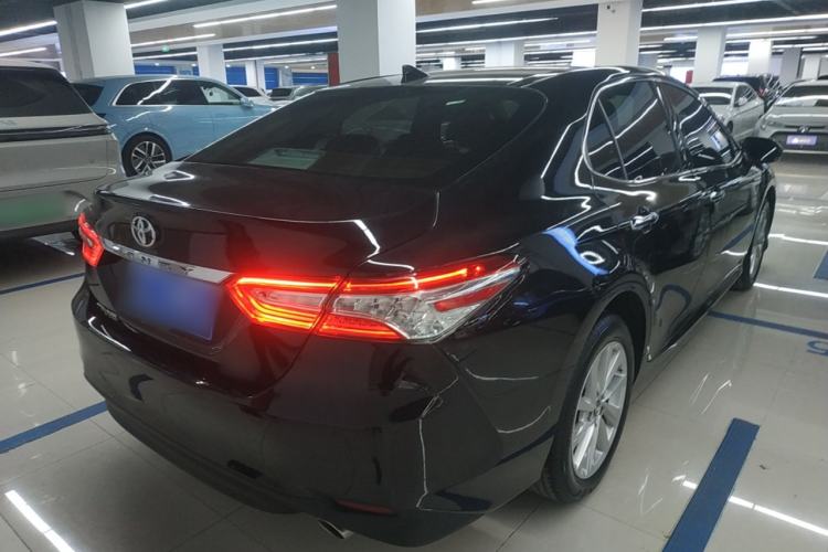 Used Toyota Camry 2021 2.0G Luxury Edition
