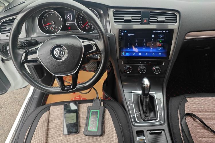 Used Volkswagen Golf 2017 1.6L Automatic Comfort Million-Vehicle Anniversary Edition
