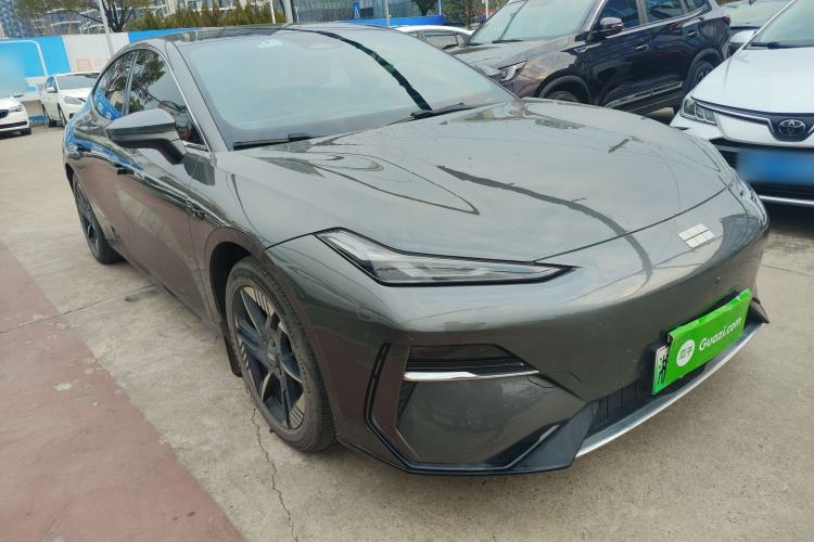 Used  E8 2024 550 km Range Rear-Wheel-Drive PRO