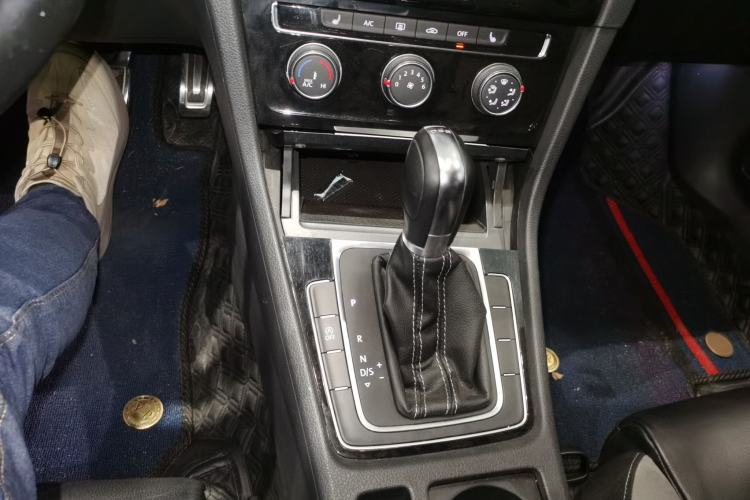 Used Volkswagen Golf 2016 1.4TSI Automatic R-Line
