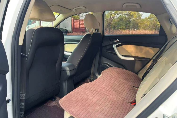 Used Changan Alsvin V7 2015 1.6L Automatic Joyful Model China IV Standard
