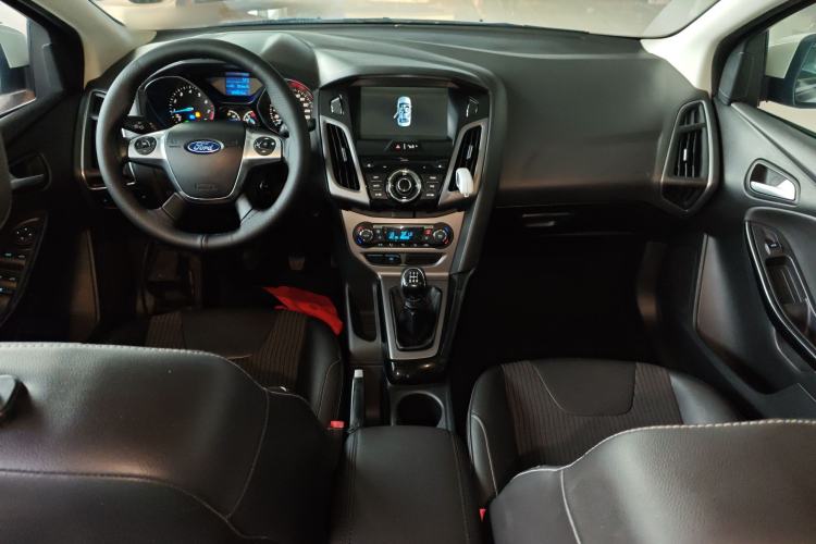 Used Ford Focus 2012 Sedan 1.6L Manual Fashion Edition
